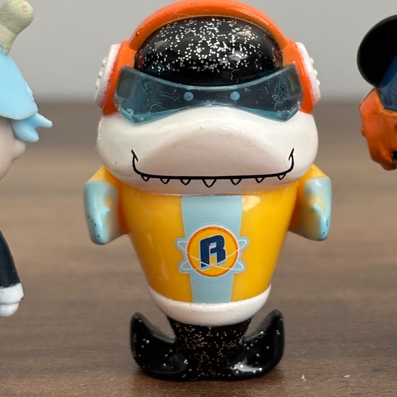 Lot 4 RYAN'S WORLD toy figures GALAXY EXPLORERS Alien, Penguin, Shark, Bear - Picture 9 of 10